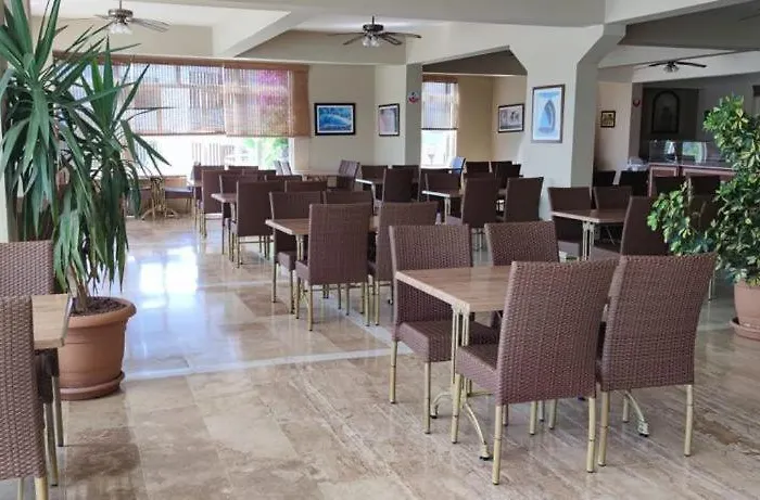 Semesteranläggning (resort) Eken 4*